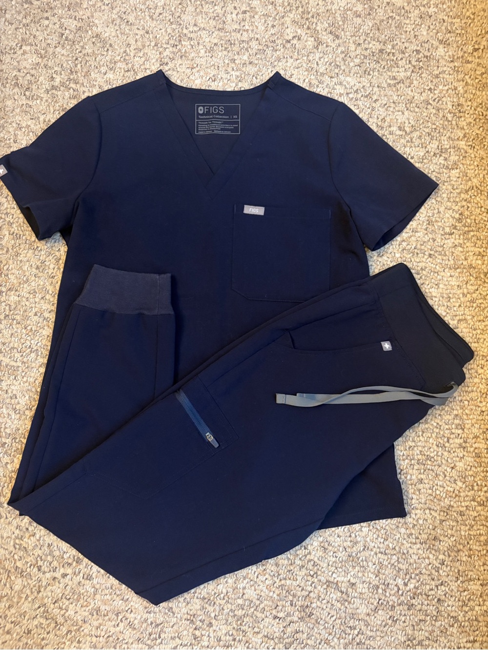 Figs-Catarina Scrub Top and Zamora Jogger Pant Set-XS